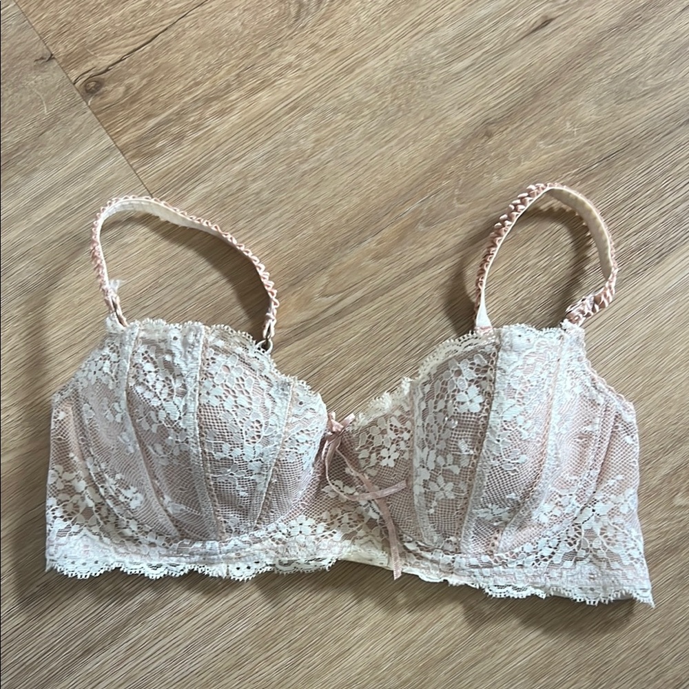 Elle McPherson Elegant Lace Bra in Cream and Pink Size 34C